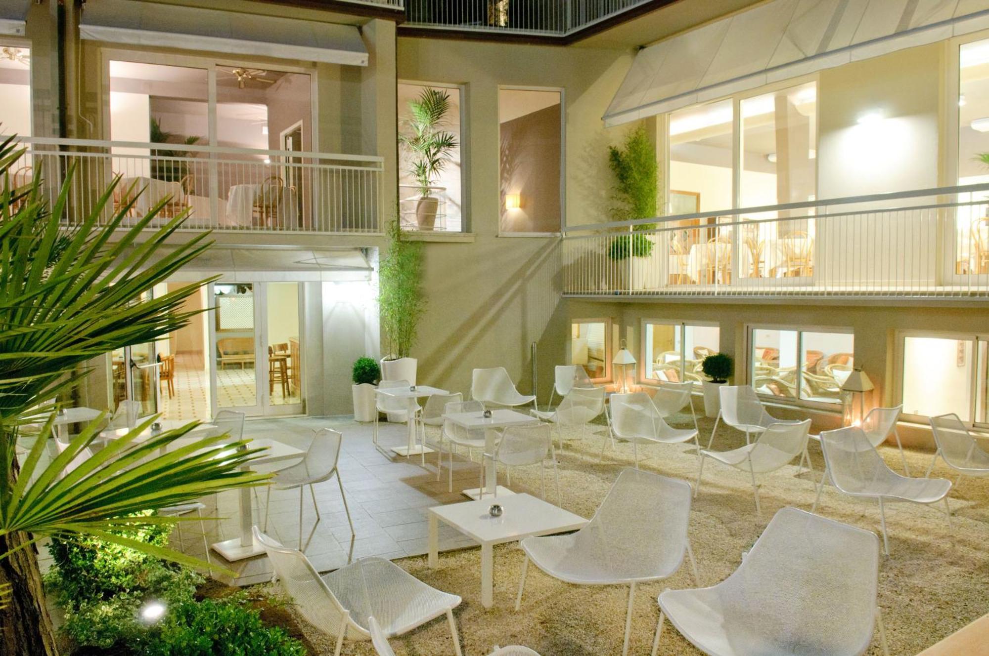 Hotel Trionfal Milano Marittima Esterno foto