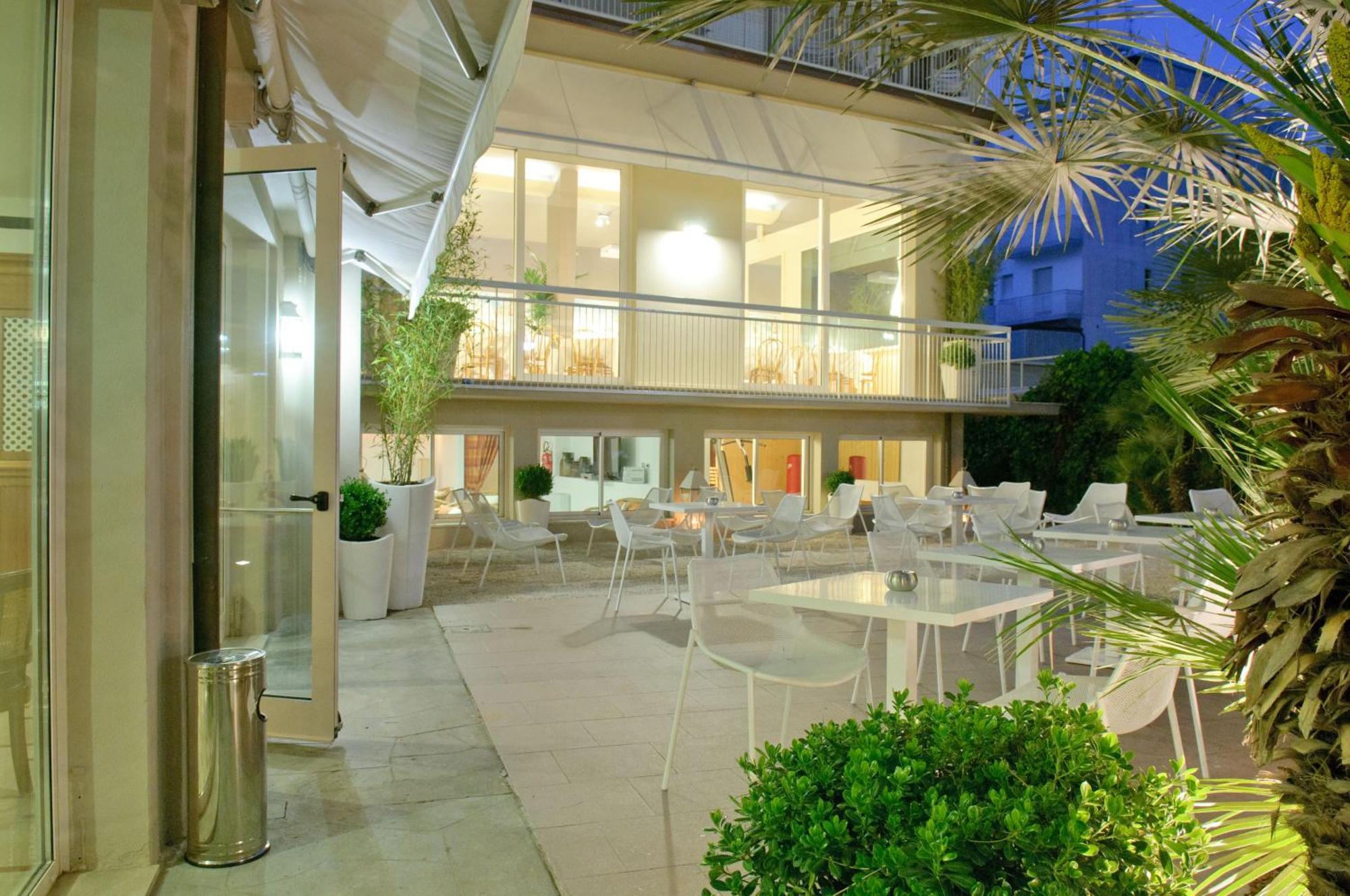 Hotel Trionfal Milano Marittima Esterno foto
