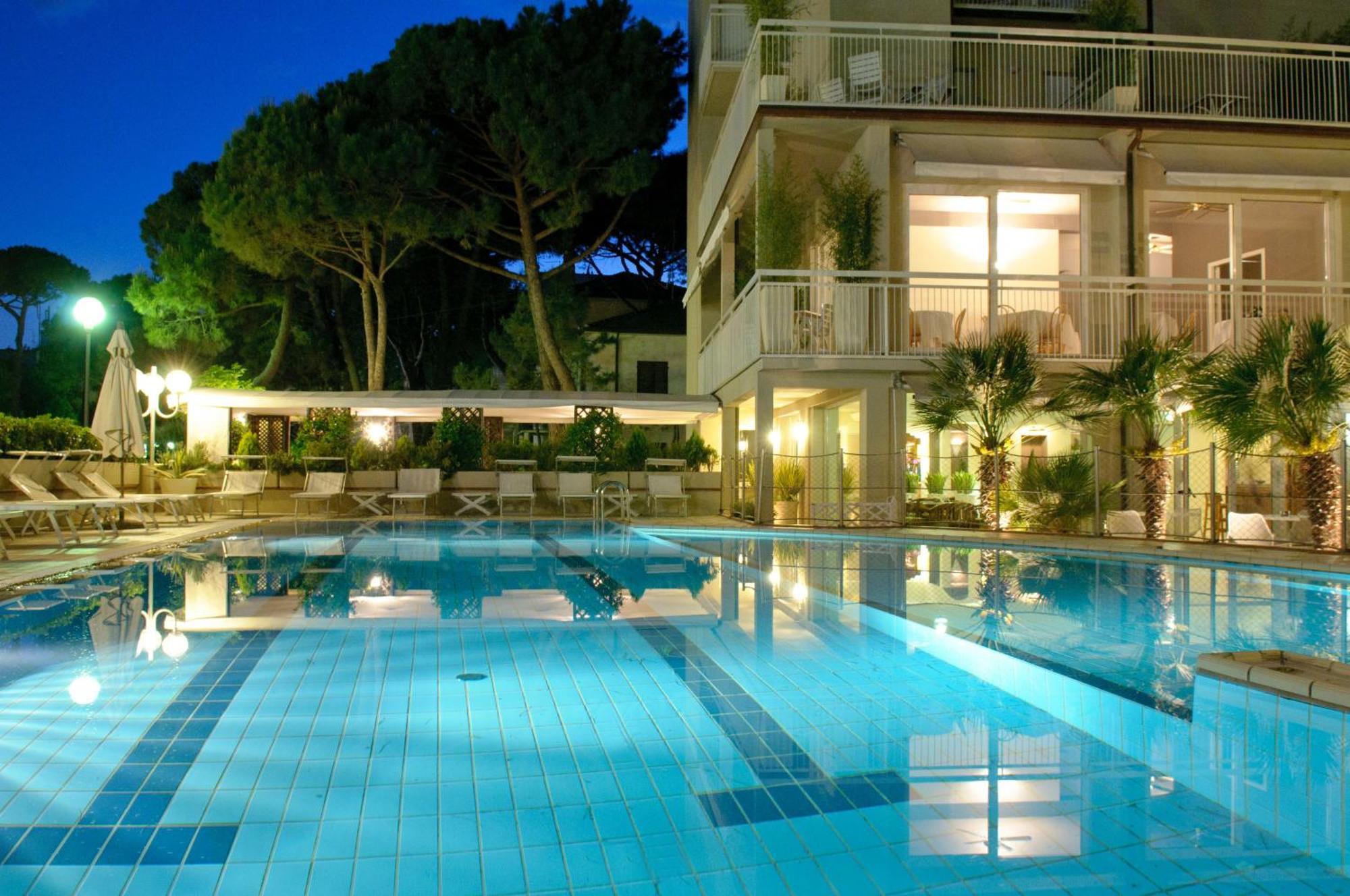 Hotel Trionfal Milano Marittima Esterno foto