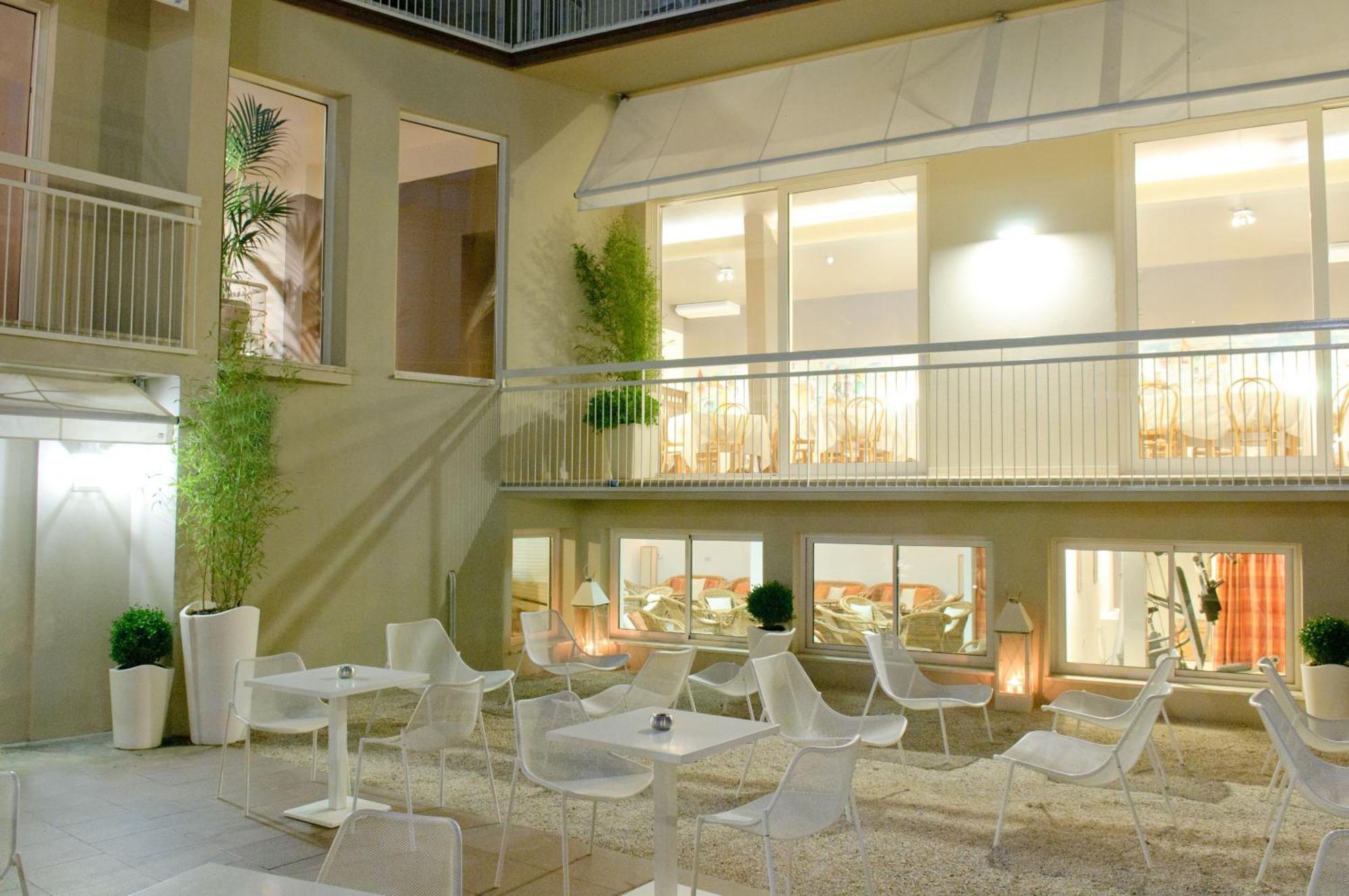Hotel Trionfal Milano Marittima Esterno foto