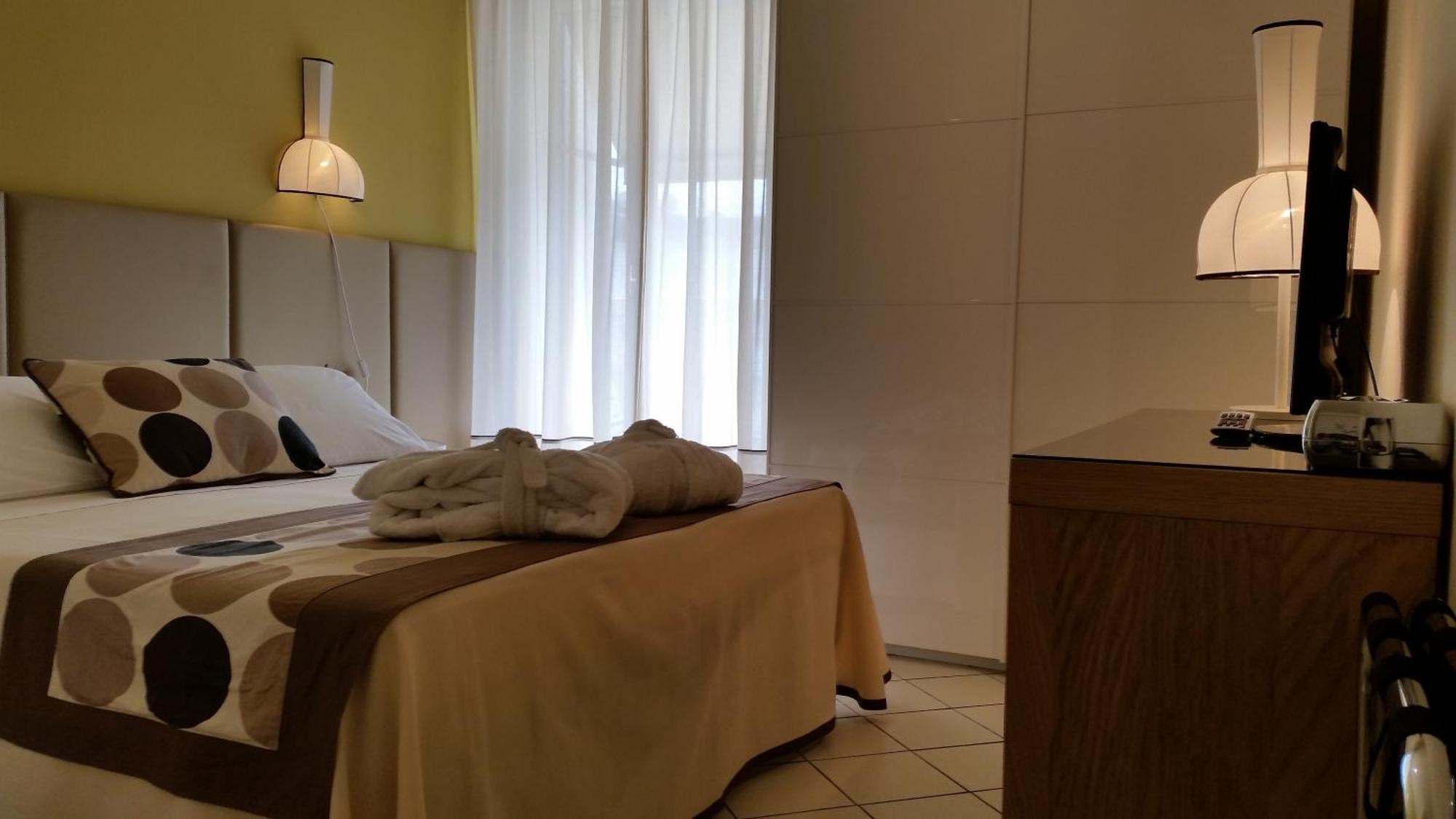 Hotel Trionfal Milano Marittima Esterno foto