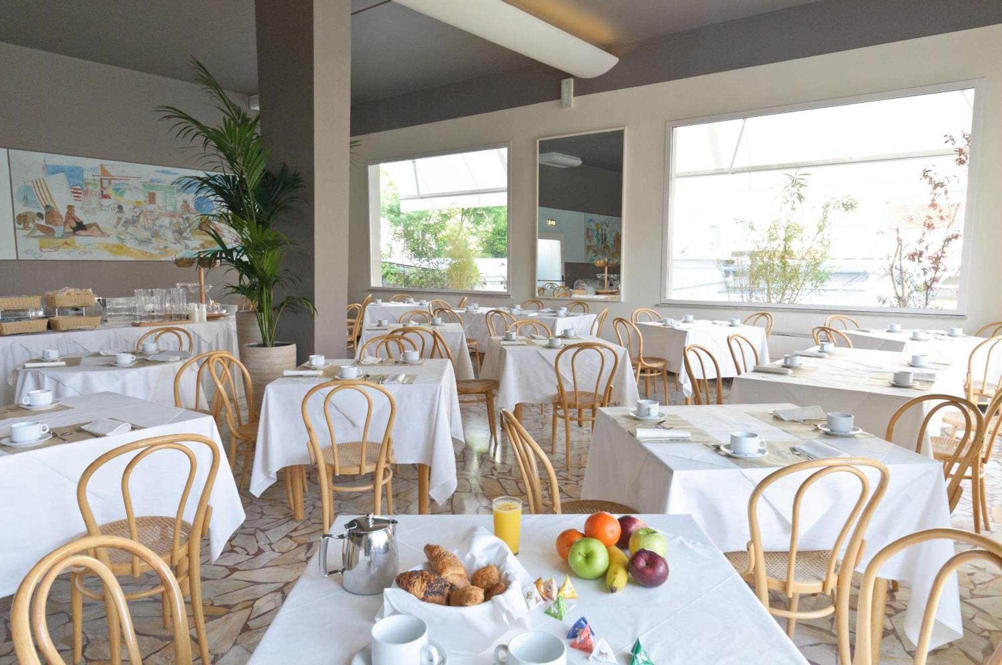 Hotel Trionfal Milano Marittima Esterno foto