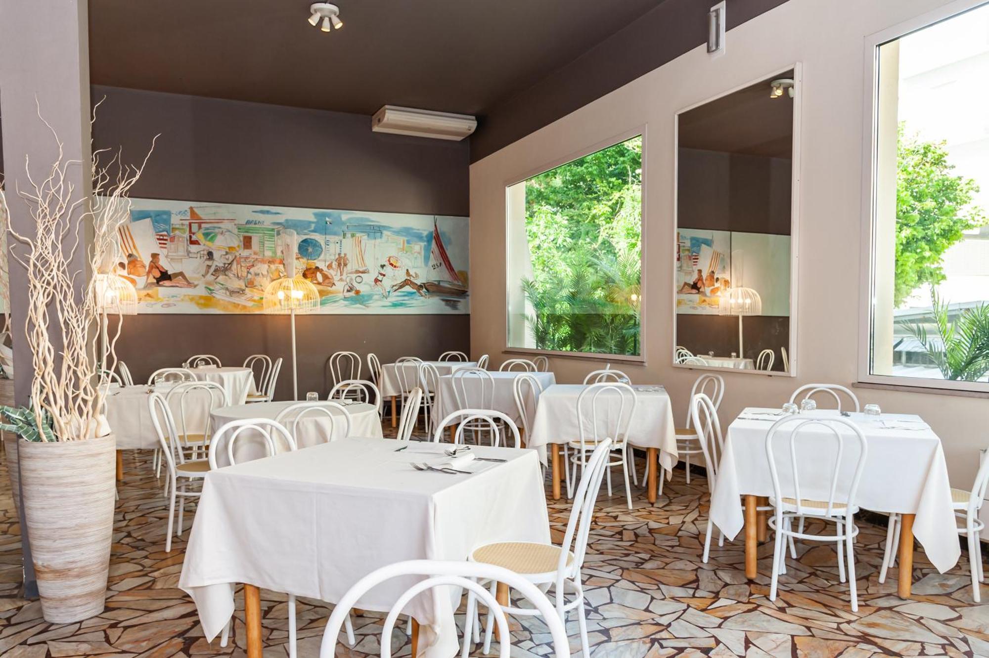 Hotel Trionfal Milano Marittima Esterno foto